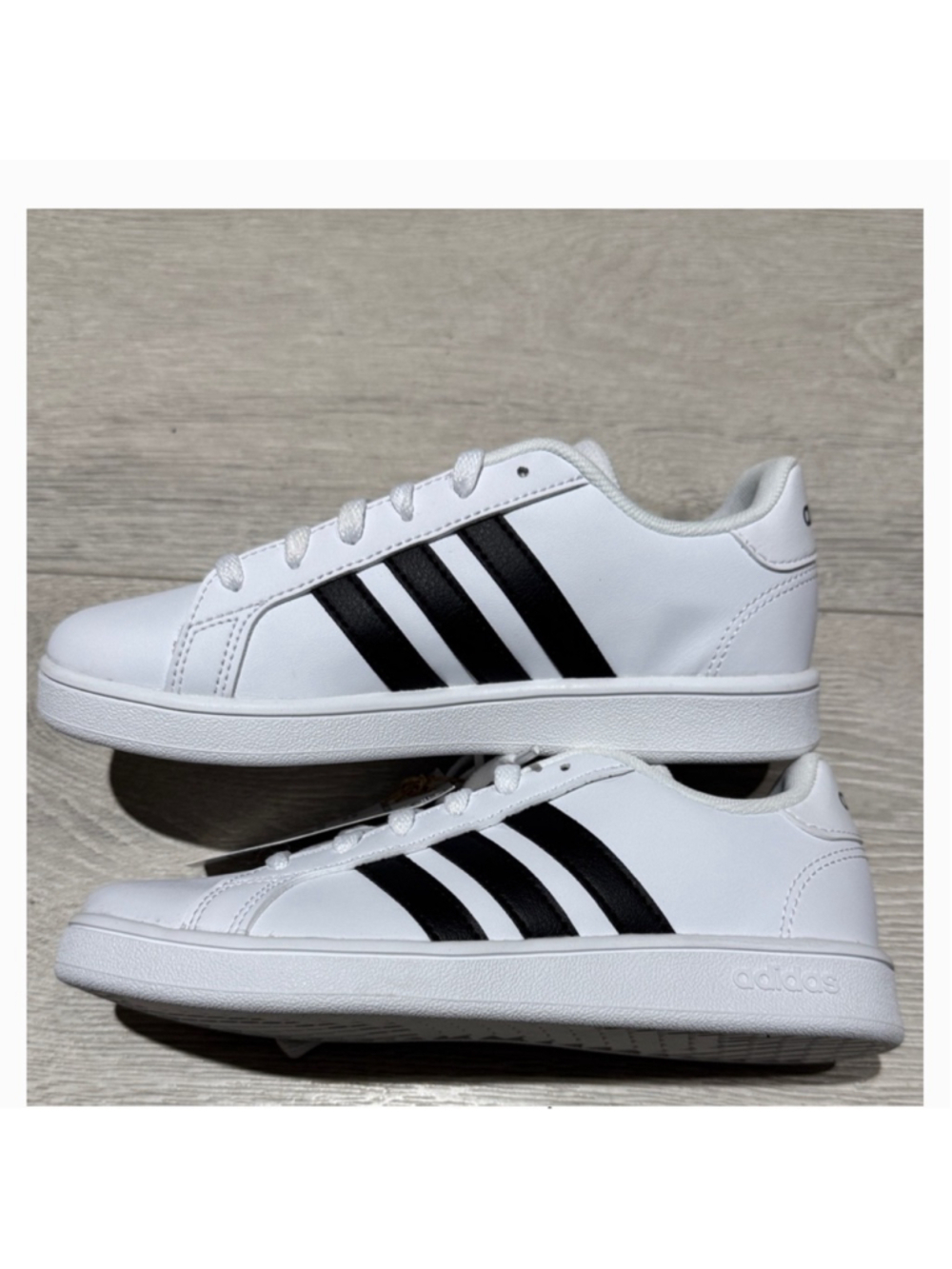 Adidas unisex court shoes good condition sz 8.5
